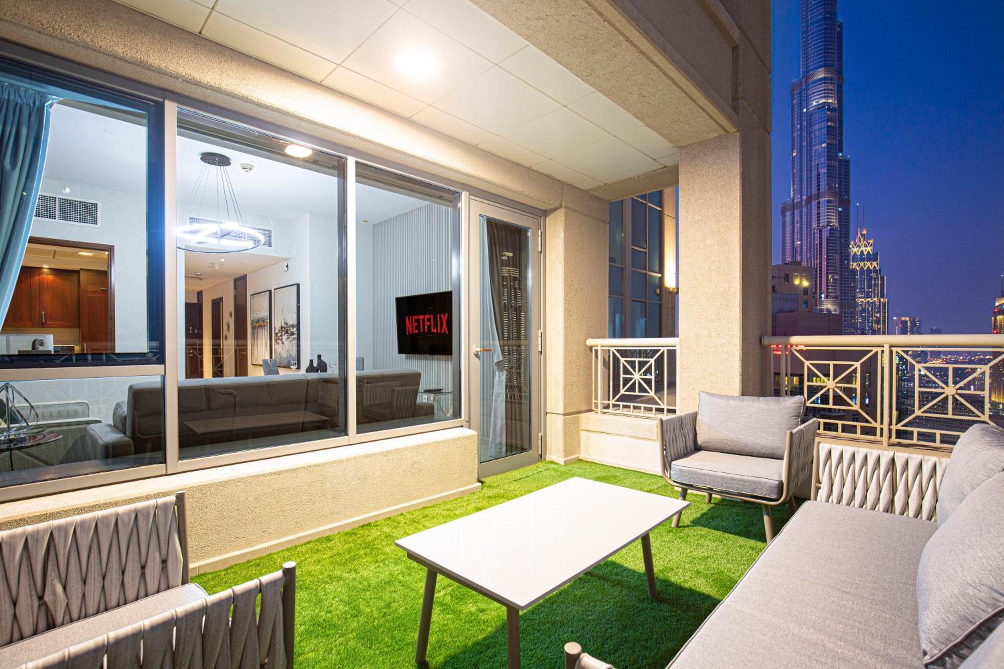 Burj Khalifa View From Private Terrace In Downtown Apartment Dubai
